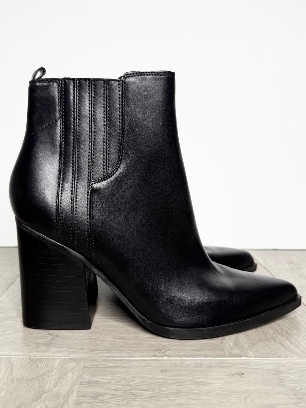 Marc Fisher Oshay Black Leather Bootie 9 1/2 M